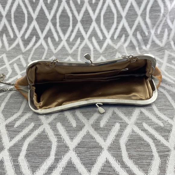 Rosette Clutch Iridescent Fabric Green Base Color Kiss-lock Closure LIKE NEW - Picture 4 of 6